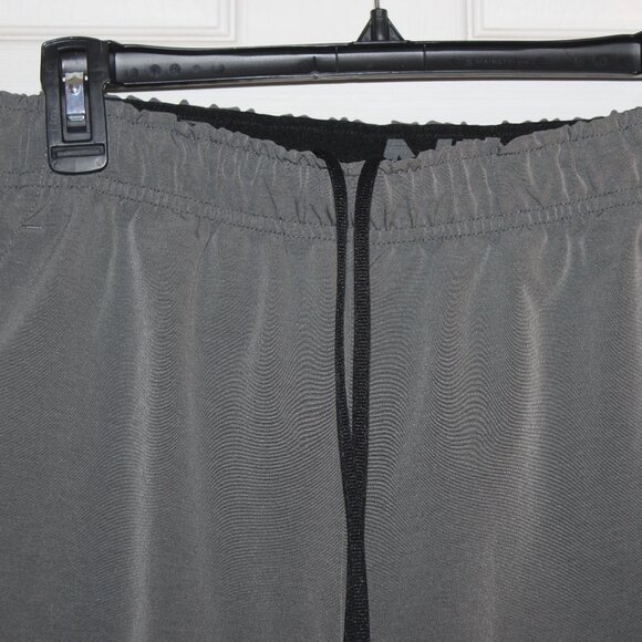 NIKE Men's Training DRI-FIT Size S Shorts Gray Pockets Drawstring Closure - Picture 3 of 7